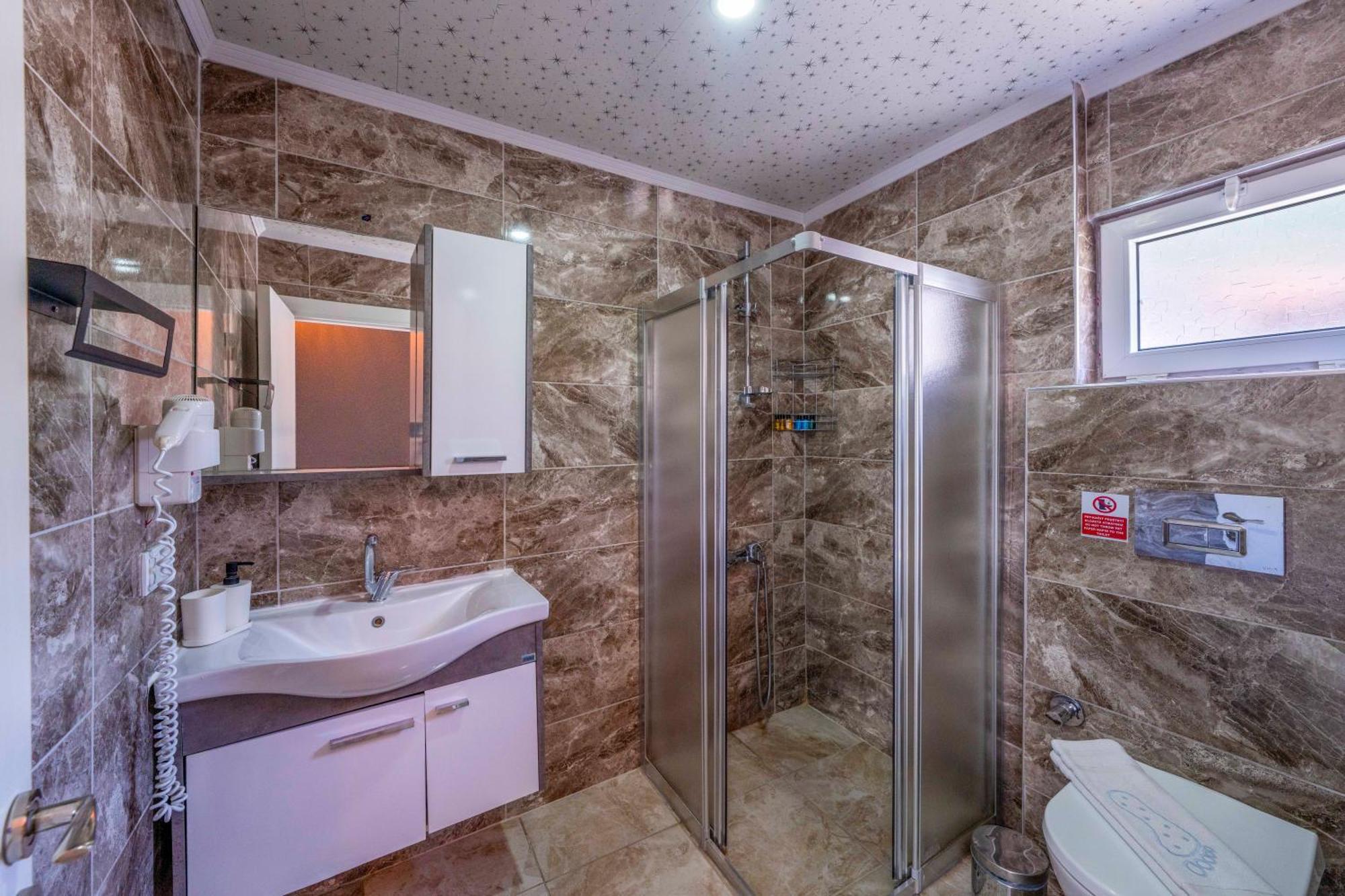 Larex Otel Kaş Luaran gambar